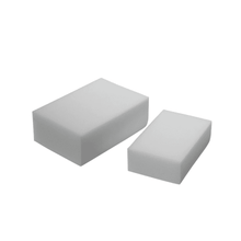 Two Vileda Miraclean dirt-removal sponges from Vileda GmbH with a smooth, white, rectangular design on a plain background, with one sponge being larger than the other. These are perfect for effortlessly removing stains.
