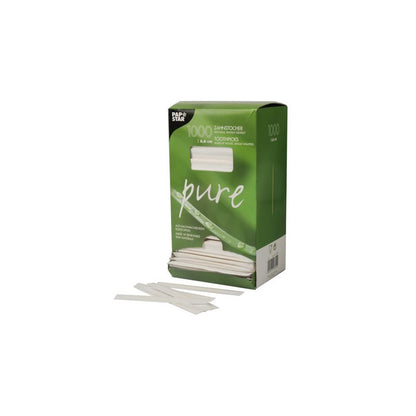 In a green box with the label "PAPSTAR 'pure'" are 1,000 environmentally friendly wooden toothpicks, some of which are partially visible and others lie hygienically on a white surface in front of the box.