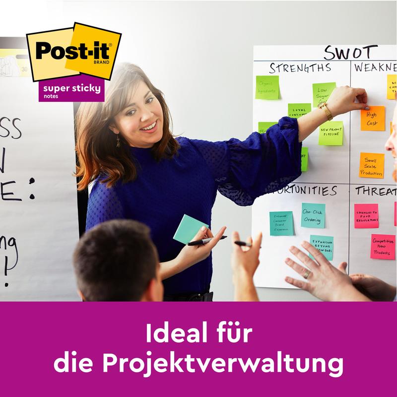 A woman points to a SWOT diagram covered with yellow Post-it® Notes (76x76 mm, 90 sheets/block, 6 blocks/pack, 100% PEFC) from 3M Deutschland GmbH, while others watch. The text reads: "Ideal for project management."