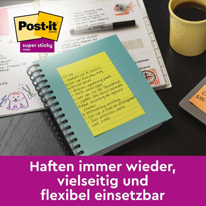 A 3M Deutschland GmbH Post-it® Note in large format, Yellow (101 mm x 152 mm), is attached to a blue spiral notebook with a handwritten to-do list. On the desk, there is also a laptop, coffee, papers, pens, and a pack of Post-it® Notes. The German text appears below.