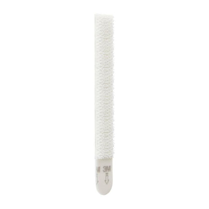 A white plastic swab with a brush-like tip and flat handle marked "HC," similar to the Narrow Command™ Picture Hanging Strips (M) 17207 from 3M Deutschland GmbH, is easy to use and leaves no residue. Pictured on a plain background.