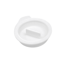 The melipul cup lid from Helmut Schwarz GmbH is a white plastic lid for sealing containers. It is made of polypropylene (PP), has a flat tab and a circular design with a textured surface, making it an ideal dishwasher-safe cup lid. Available in packs of 60 pieces.